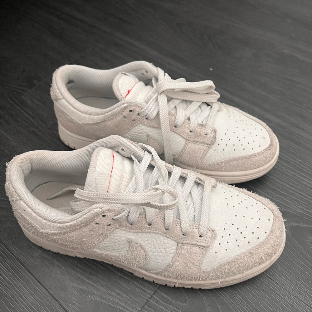 Nike Kids Women’s in White and Gray